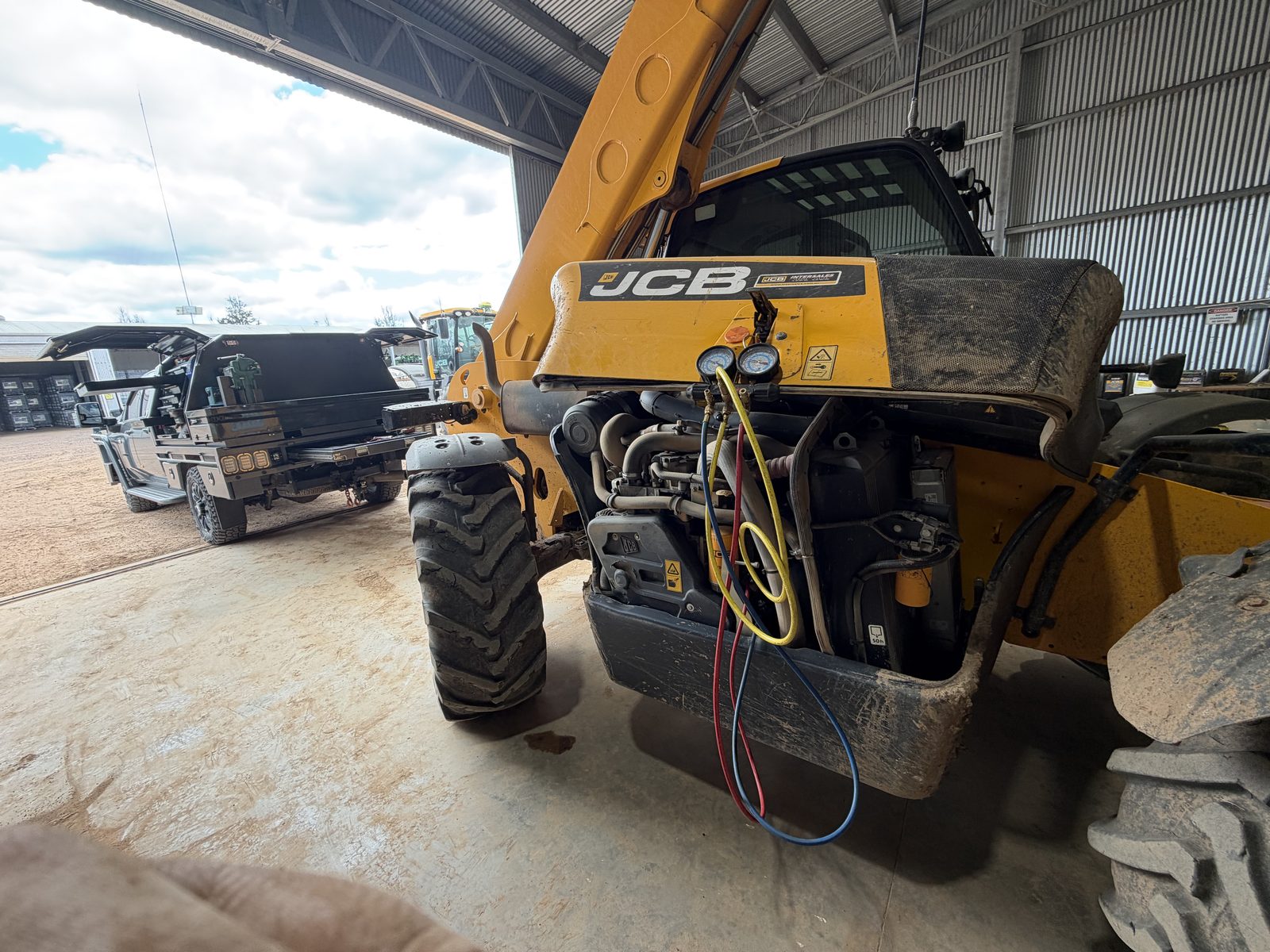 Air conditioning gauges on a JCB telehandler